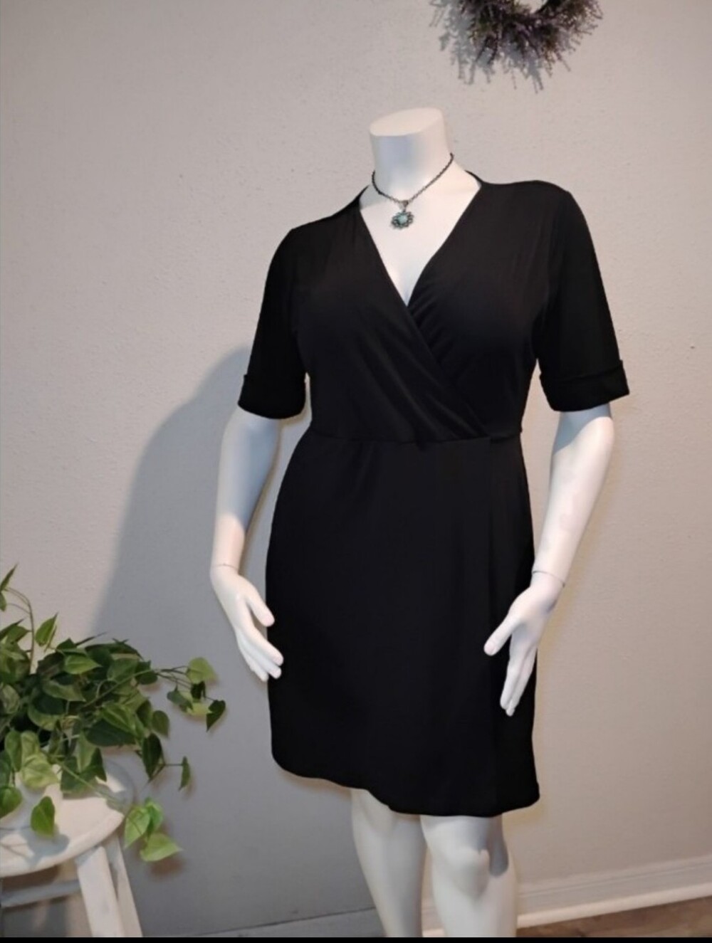 Flattering Apt. 9 Black V-Neck Wrap Midi Dress